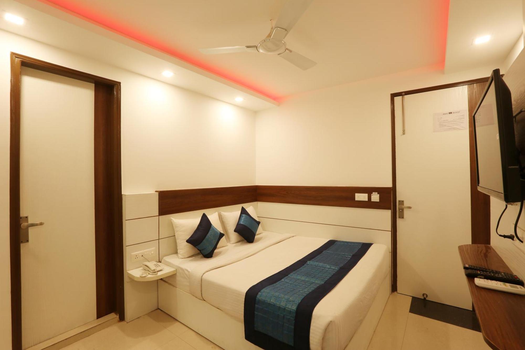 Airport Hotel Mayank Residency Ню Делхи Екстериор снимка