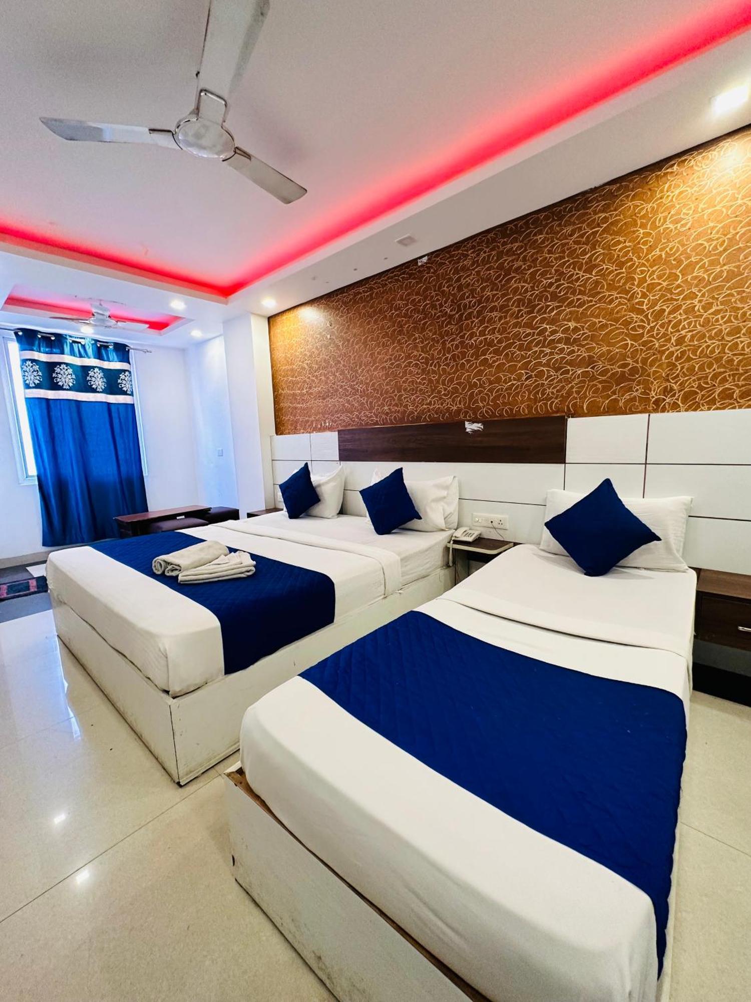 Airport Hotel Mayank Residency Ню Делхи Екстериор снимка