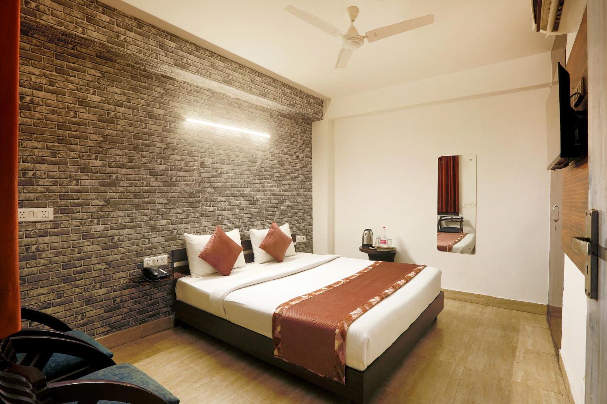 Airport Hotel Mayank Residency Ню Делхи Екстериор снимка