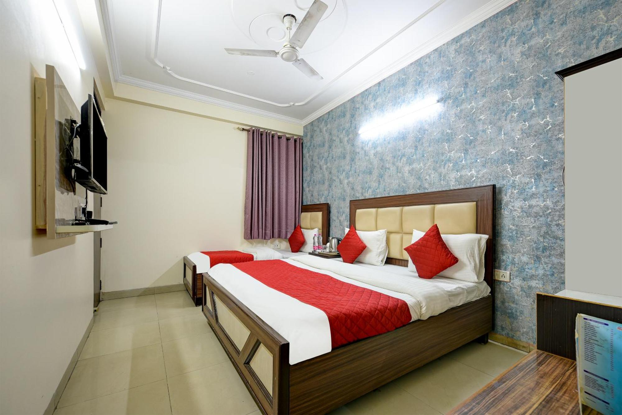 Airport Hotel Mayank Residency Ню Делхи Екстериор снимка