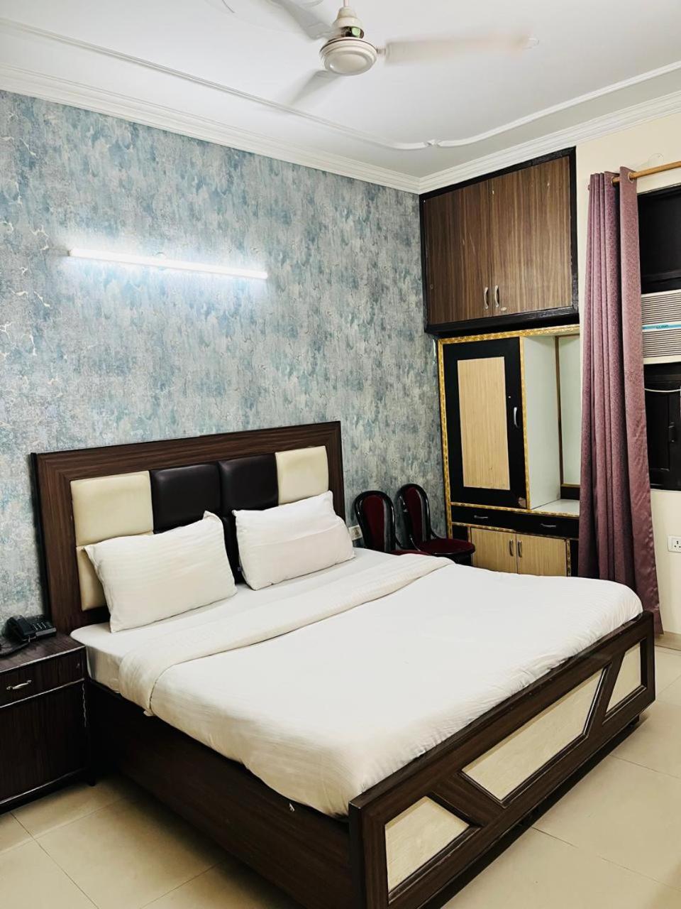 Airport Hotel Mayank Residency Ню Делхи Екстериор снимка